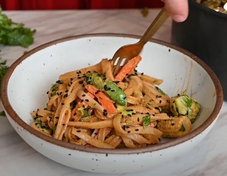 15-Minute Thai Peanut Noodles Vegan