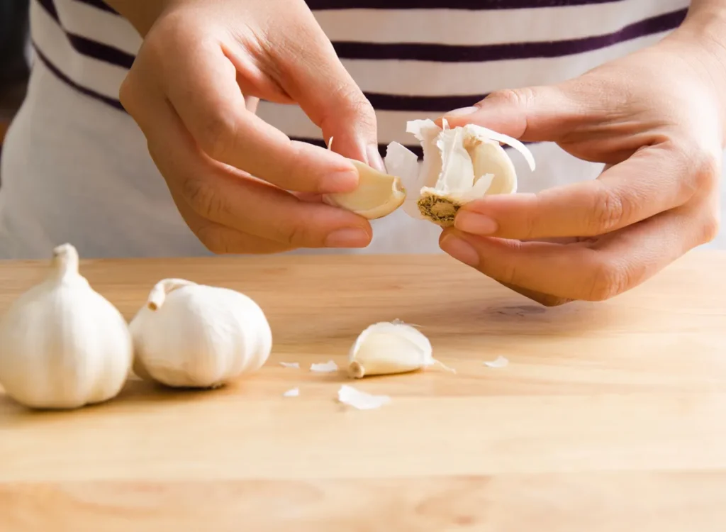 How to Peel Garlic the Easy Way