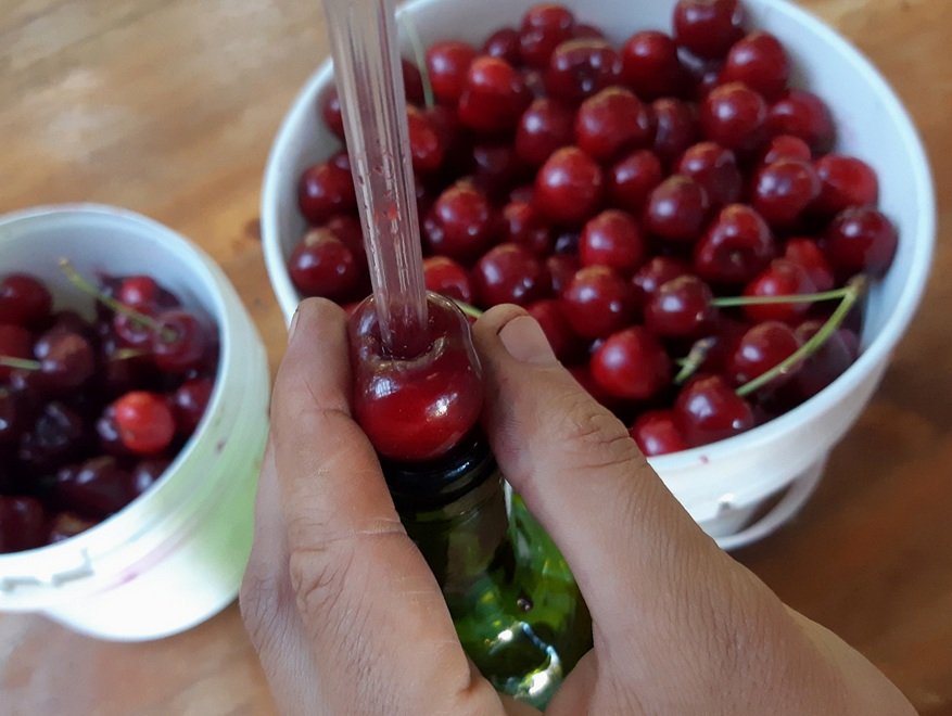 How to Pit Cherries Quickly with a Straw and Glass Bottle